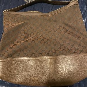 Gucci bag , nice size purse. Decent condition